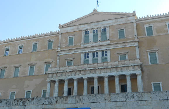 Τι απάντησε το ΥΠΑΙΘ σε ερώτηση βουλευτή για την ελάττωση του γραμματειακού έργου των εκπαιδευτικών