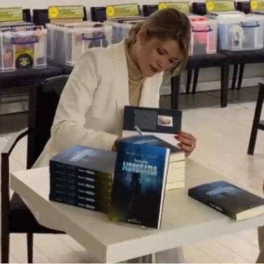“…Γράφω, γιατί η φαντασία μου τρέχει συνεχώς…” – Βαλέρια Β. Κάλφα