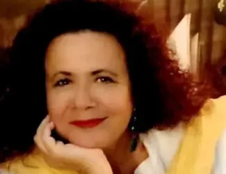 “…η γραφή είναι τόπος ιερός, διαμαρτυρία και ψυχοθεραπεία” – Τζίνα Ψάρρη